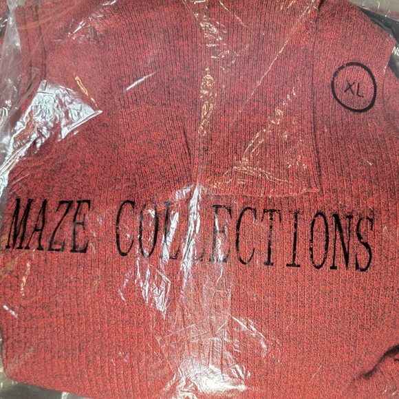 ❤ RED Cold Sholder Maze Collections NWT - Picture 1 of 4